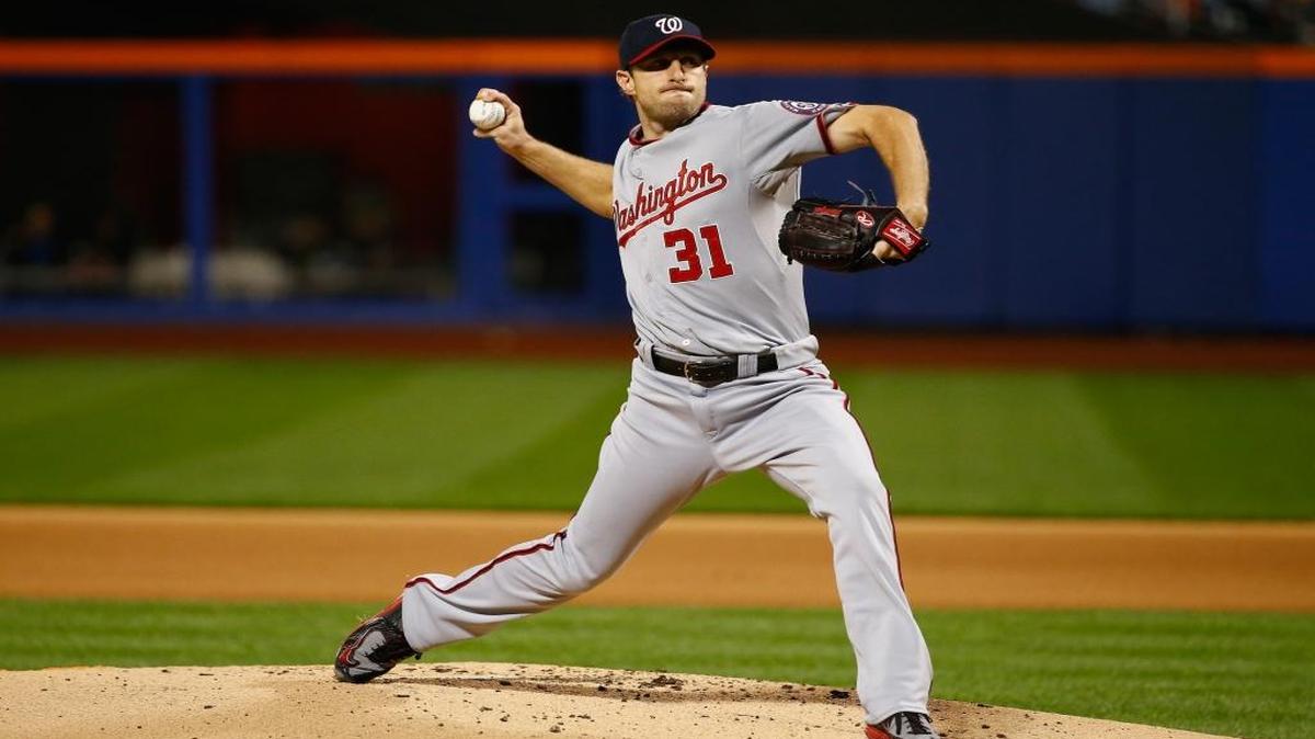 
EL SERPENTINERO de los Nacionales de Washington Max Scherzer en el partido donde le propinó cero hit cero carrera a los Mets de Nueva York, el sábado en el Citi Field.
