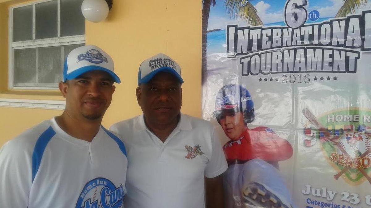 ROBINSON PAREDES y José Dijol Muñoz (d) son los encargados del Torneo Internacional auspiciado por Punta Cana Baseball League. Foto del 9 de marzo del 2016 en Miami