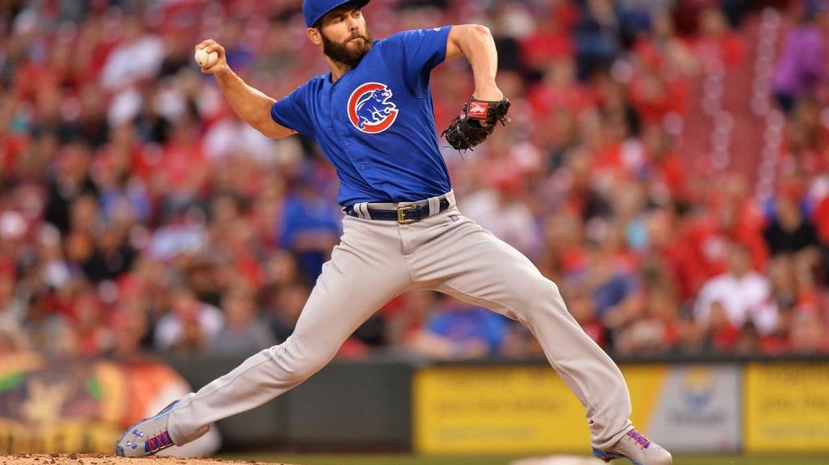 EL SERPENTINERO derecho de los Cachorros de Chicago Jake Arrieta en acción durante el juego de cero hit cero carrera que lanzó frente a los Rojos, el jueves 22 de abriol del 2016 en el Great American Ball Park, en Cincinnati.
