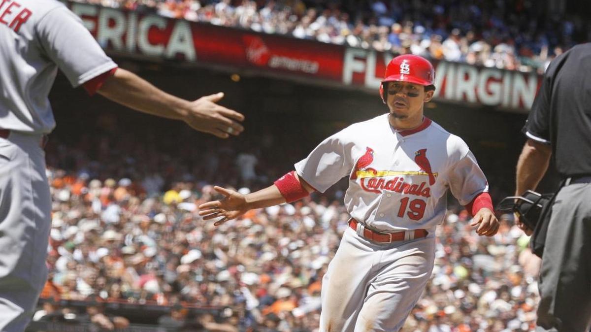 Jon Jay (19) anota una carrera para los Cardenales contralos Gigantes, en el AT&T Park en San Francisco el 3 de julio del 2014.