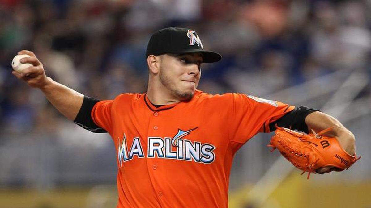 
De acuerdo varias fuentes la gerencia de los Marlins habría incrementado la cifra inicial de $40 millones y seis temporadas ofrecida al cubano José Fernández hasta los $45 a $50 millones.


