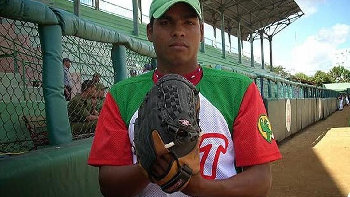 CARLOS JUAN Viera acaba de convertirse en agente libre.