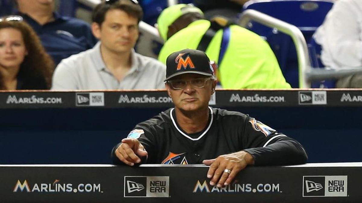 EL MANAGER de los peces Don Mattingly en partido celebrado en el Marlins Park, en Miami.