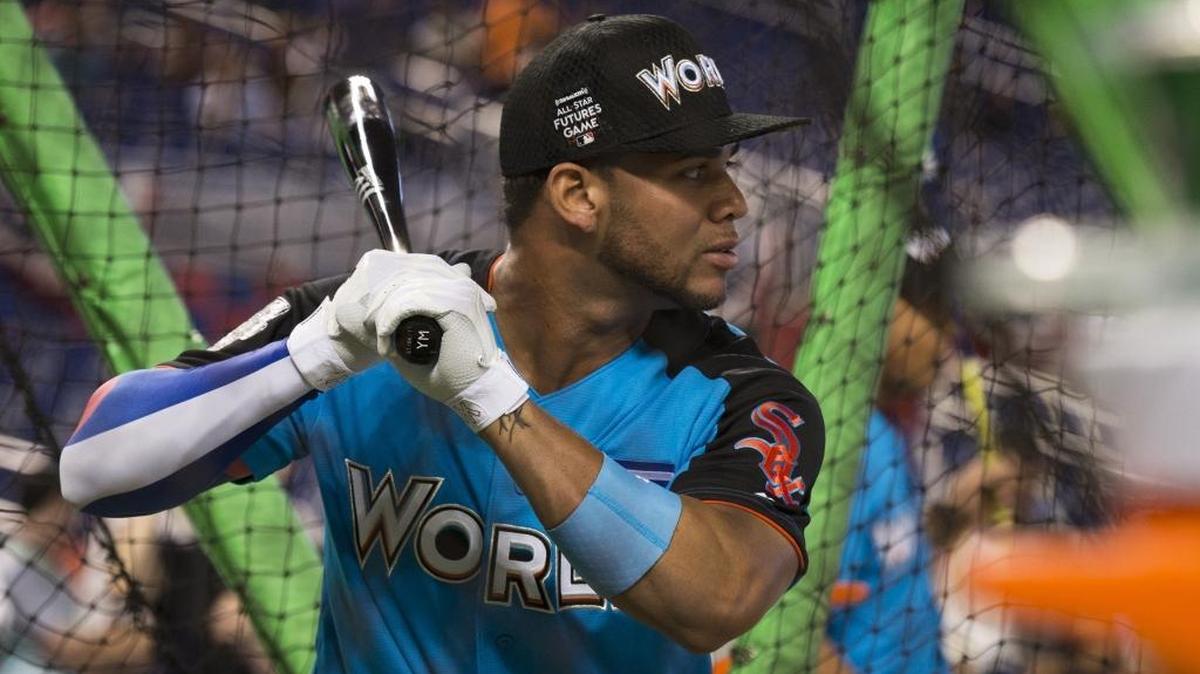 YOAN MONCADA durante la práctica de bateo antes del inicio del Juego de las Estrellas del Futuro.