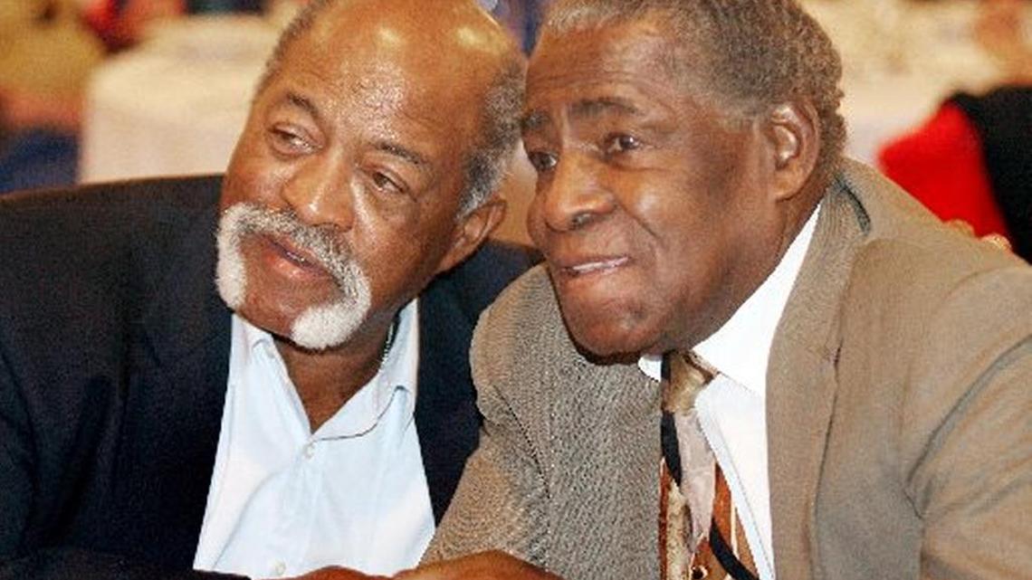 LUIS TIANT y Orestes Miñoso (d), ya fallecido, durante una entrega de premios en Miami.