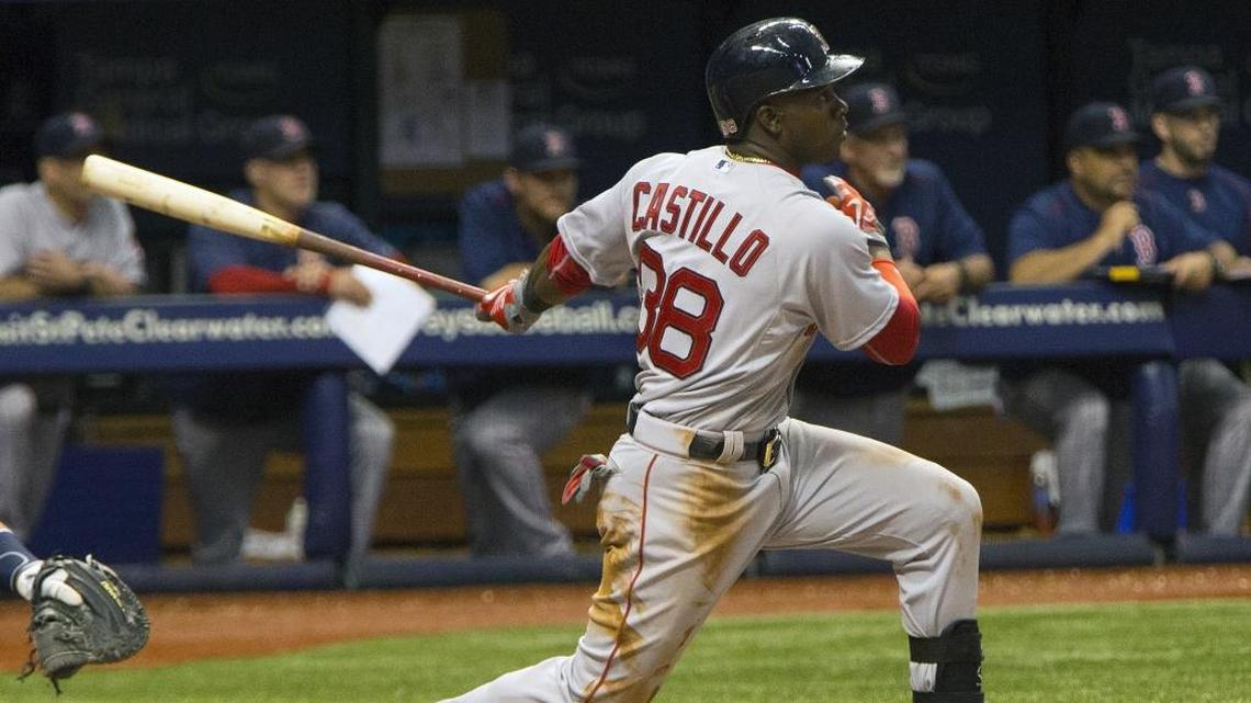 RUSNEY CASTILLO conecta un sencillo contra Tampa Bay el 13 de septiembre del 2015.