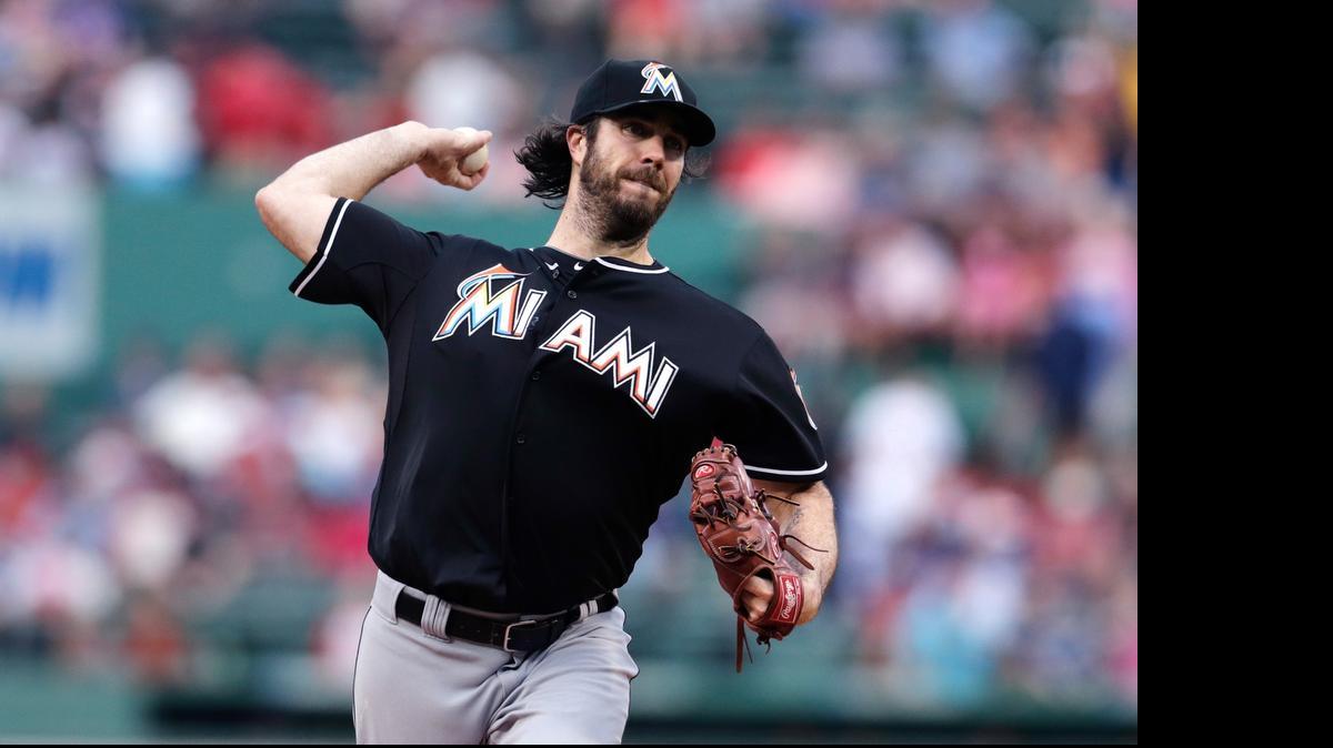 
El abridor de los Marlins Dan Haren lanzó seis entradas y permitió una carrera a los Medias Rojas, el martes 7 de julio del 2015.
