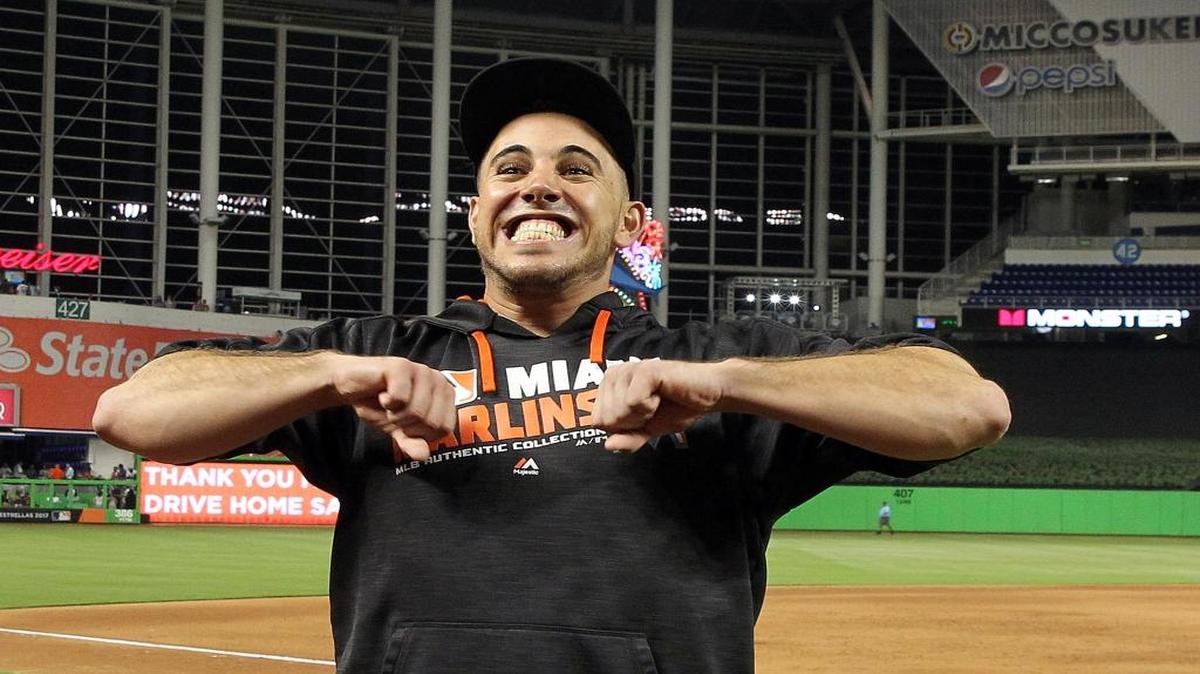 José Fernández celebra la victoria de los Marlins ante los Dodgers el 9 de septiembre del 2016.