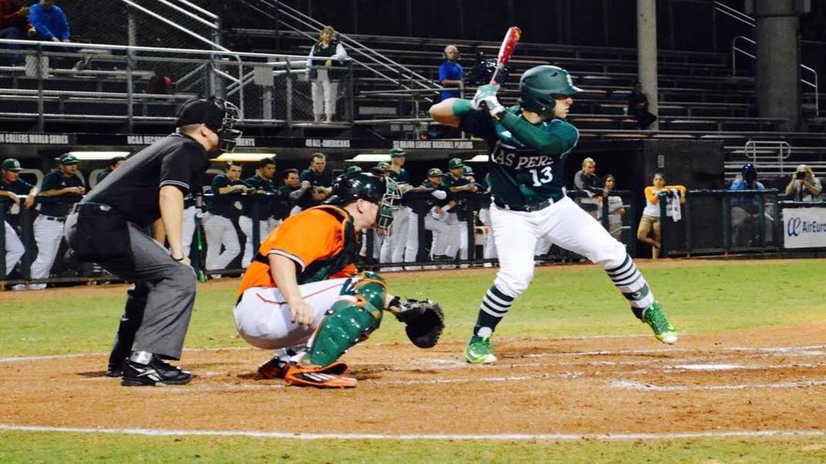 EL RECEPTOR Fabián Peña con el equipo Jaspers de Manhattan College en la Liga MAAC 2016. El cubano fue elegido como el Novato del Año.