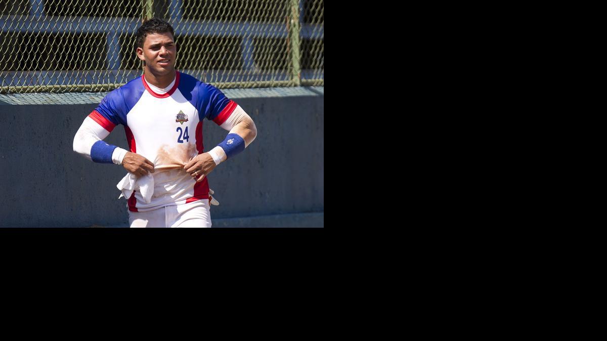 
YOAN MONCADA en la práctica ante los cazatalentos en Guatemala, el miércoles 12 de noviembre.
