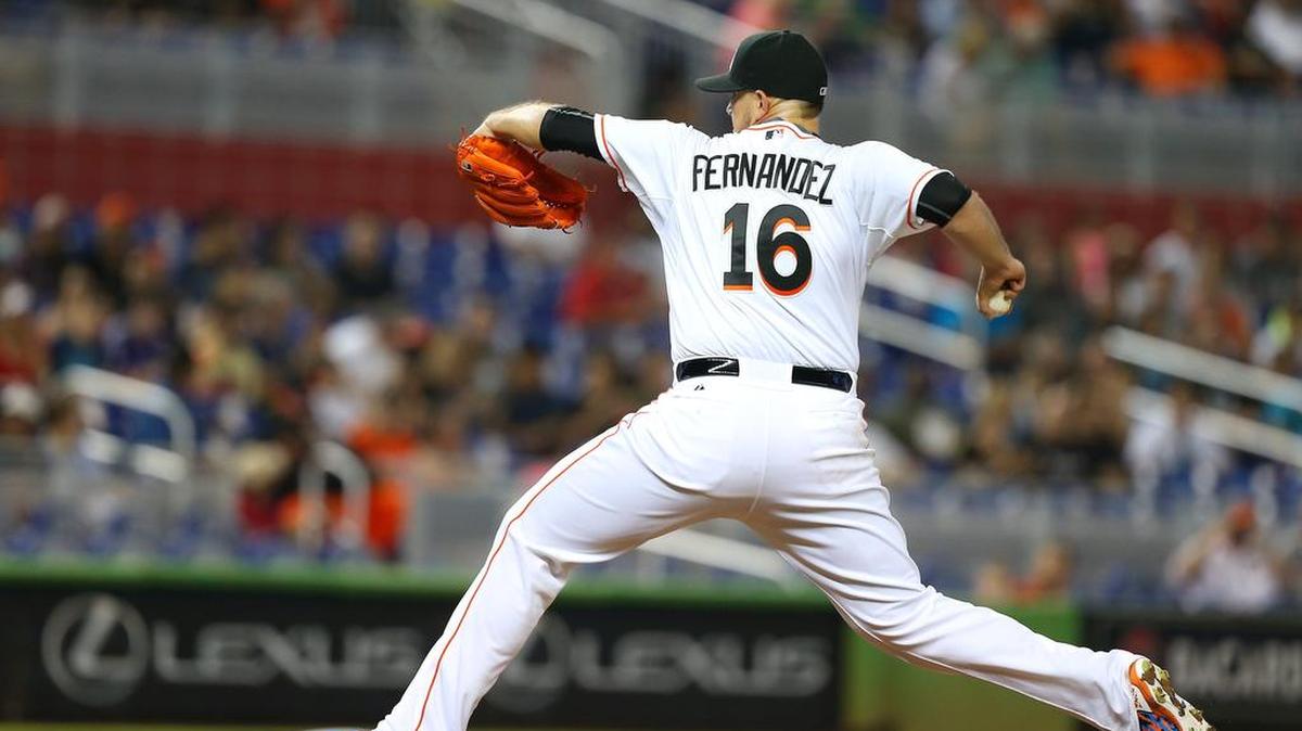 
José Fernández sufrió una lesión en el bicep derecho la pasada semana en Atlanta y este lunes buscará dar un primer paso en su recuperación. 
