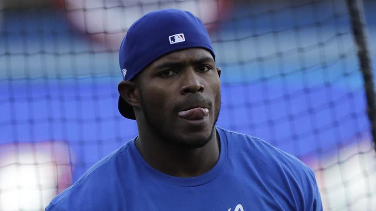 Yasiel Puig durante una práctica de bateo con los Dodgers el 23 de octubre del 2017 en Los Ángeles.