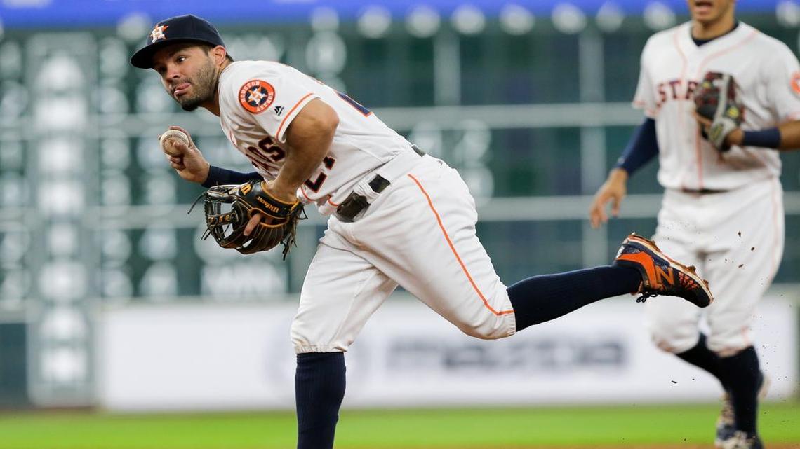 El segunda base venezolano de los Astros José Altuve encabeza la lista en esa posición para el Juego de las Estrellas con 2,925,041 votos.