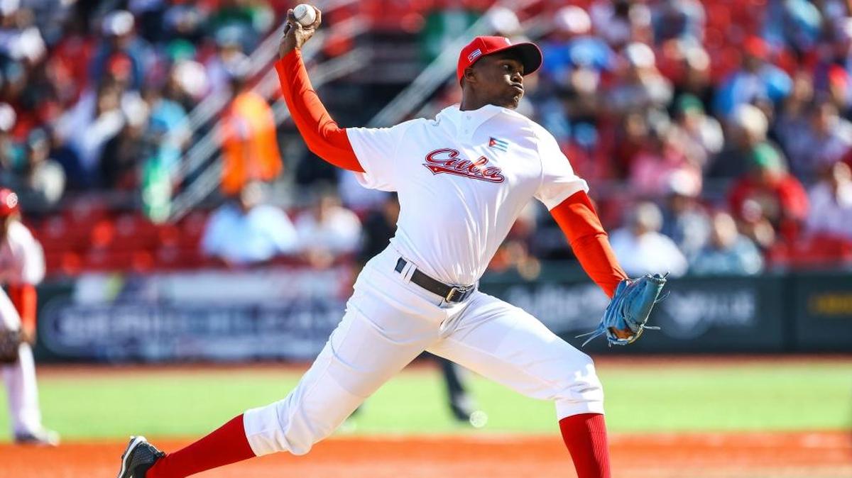 RAIDEL MARTINEZ vuelve a colgar el cero final contra los Tomateros en el segundo encuentro de la Serie del Caribe.