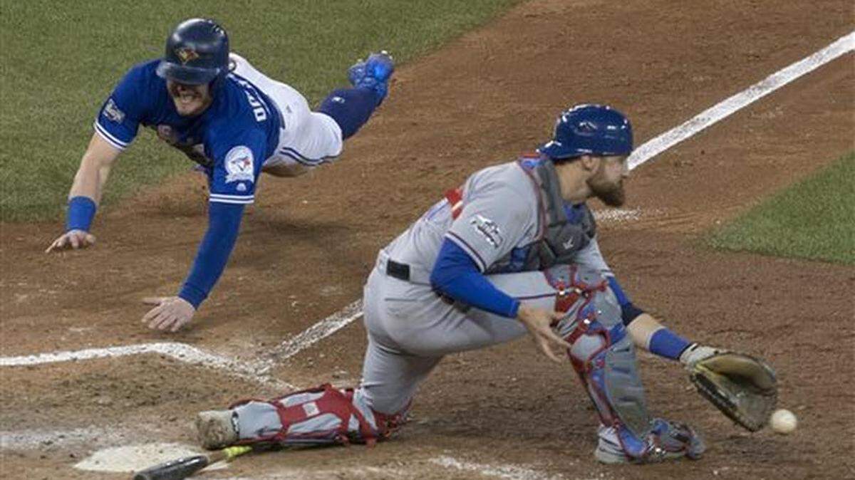 El receptor Jonathan Lucroy, de los Rangers de Texas, será el enmascarado titular del equipo de Estados Unidos para el Clásico Mundial de béisbol en marzo del 2017, anunció las Grandes Ligas.
