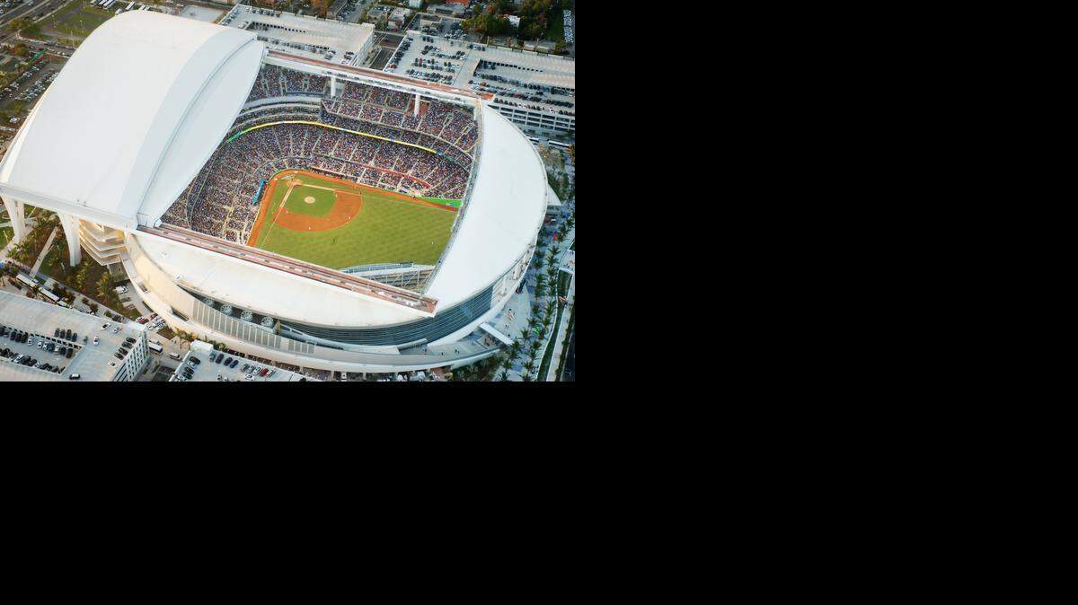 
Una vista aérea del Marlins Park el día de su inauguración el 4 de abril del 2012.


