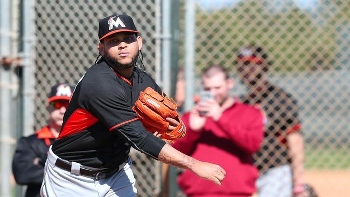 
El derecho venezolano Henderson Alvarez lanza en una práctica en la pretemporada el 20 de febrero del 2015 en Jupiter, Florida.


