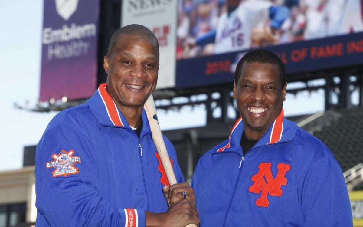 Darryl Strawberry (izq.) y Dwight Gooden en una foto de archivo el 1ro de agosto del 2010 en el Citi Field de Nueva York.
