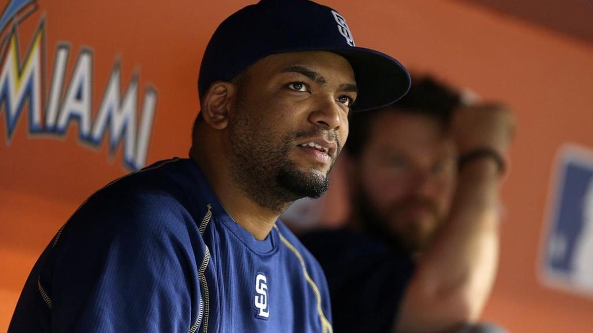 
ODRISAMER DESPAIGNE vestido de azul, como los colores de Industriales, su equipo de Cuba.

