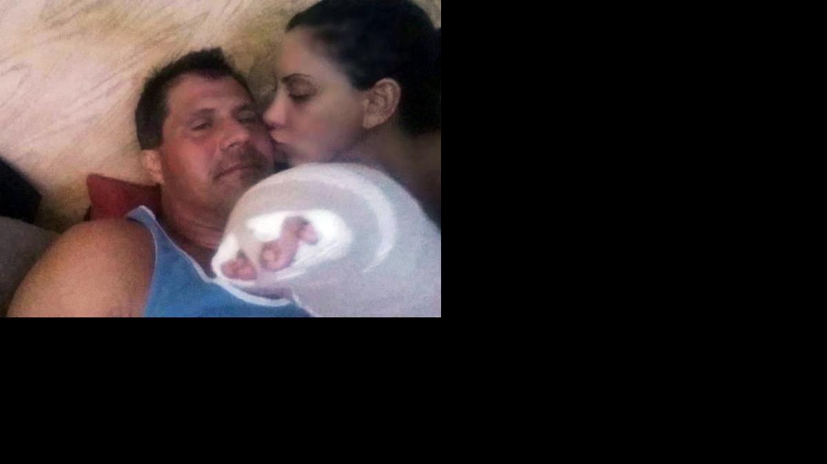 
EL CUBANO Jose Canseco descansa en Las Vegas al lado de la actriz y modelo Leila Knight, luego de darse un tiro en el dedo con su pistola de manera accidental.
