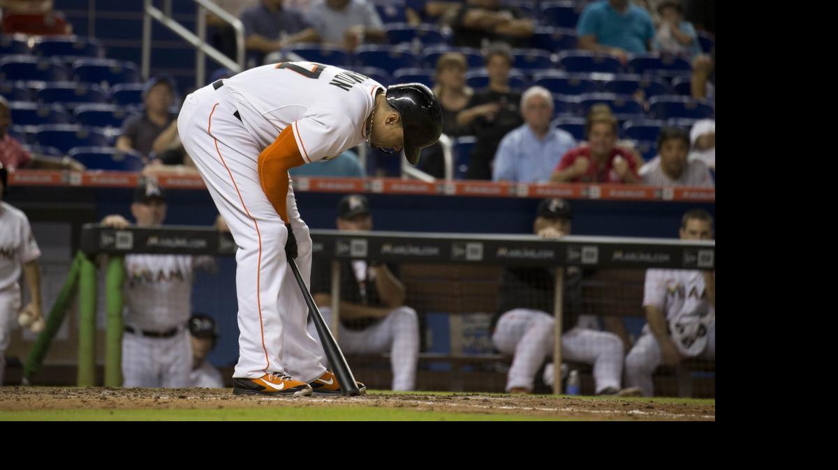 
GIANCARLO STANTON reacciona con dolor tras poncharse el 26 de junio contra los Dodgers.

