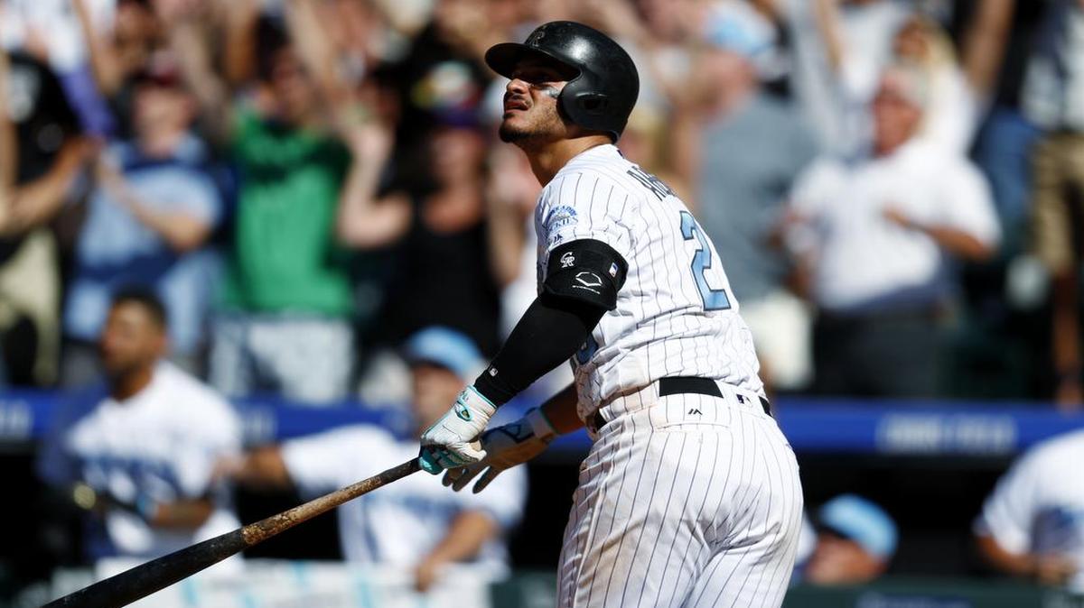 Nolan Arenado logró la pasada semana completar una hazaña muy difícil de alcanzar pues su proeza de tres jonrones en un juego se unió a un partido en esta campaña con el bateo de un ciclo o escalera (sencillo, doble, triple y jonrón).
