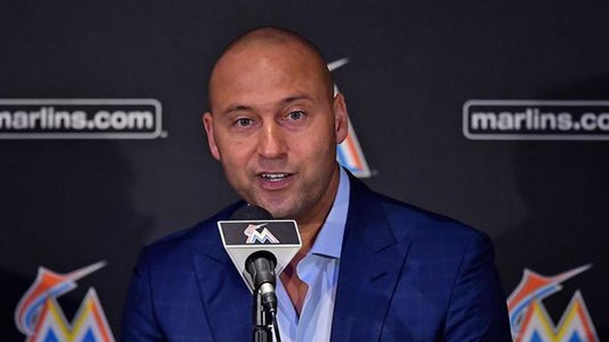 DEREK JETER durante su primera conferencia de prensa en el Marlins Park.