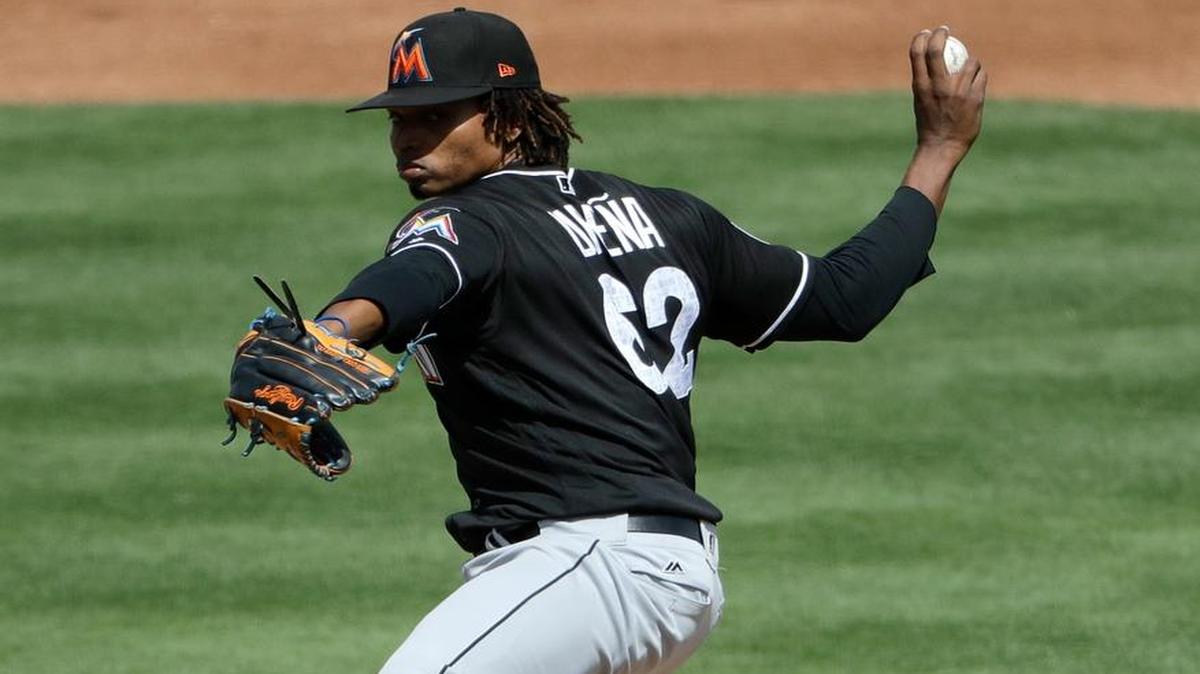 José Ureña trabaja contra los Mellizos, en Fort Myers, Florida, el lunes 27 de febrero del 2017.