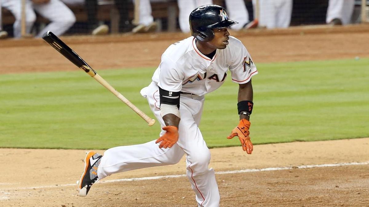 Dee Gordon conectó un doble por los Marlins en el sexto episodio ante los Tigres, que representó el primer hit de Miami ante el pitcheo del abridor de Detroit Justin Verlander, el 5 de abril del 2016 en Miami.