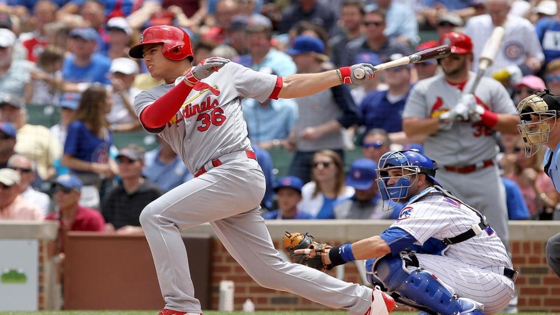 EL CUBANO Aledmys Díaz conecta un imparable con los Cardenales de San Luis frente a los Cachorros, el 22 de junio del 2016 en el Wrigley Field.