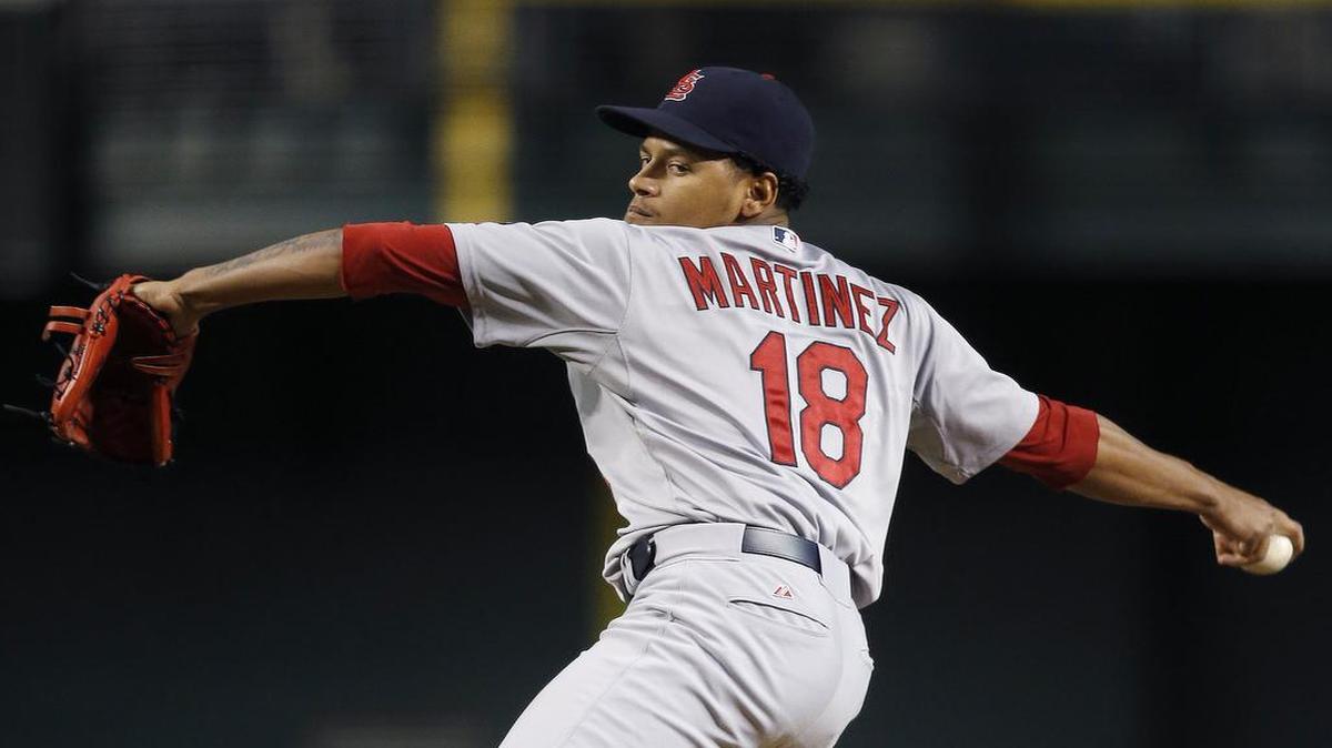  Los Cardenales de San Luis y el derecho dominicano Carlos Martínez firmaron una extensión de contrato de $51 millones y cinco años que incluye dos opciones del equipo, dijo una persona con conocimiento directo del acuerdo.