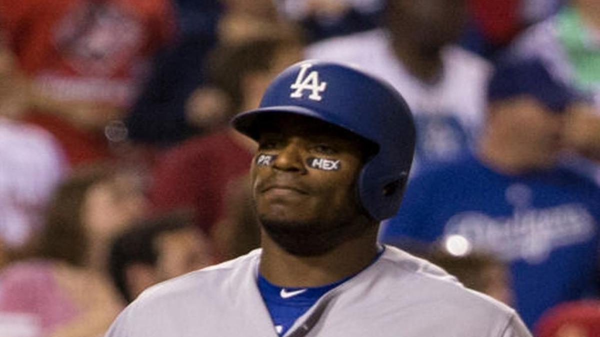 YASIEL PUIG con los nombre de México y Puerto Rico pintados en su rostro en muestra de solidaridad con estos pueblos.