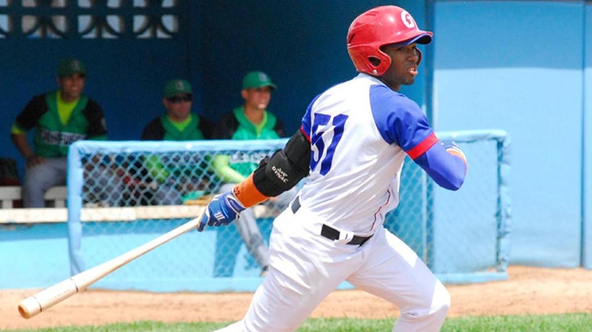 YOELKIS CESPEDES es una de las noveles figuras seguidas por los scouts.