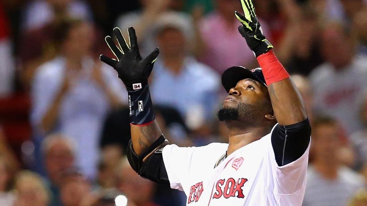 El dominicano David Ortiz, de los Medias Rojas, celebra luego de conectar un cuadrangular de los carreras en el octavo inning contra los Mellizos de Minnesota en el Fenway Park el 21 de julio del 2016 en Boston, Massachusetts.