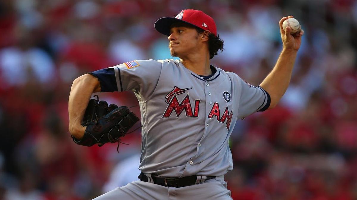 El abridor de los Marlins Jeff Locke soportó 11 carreras y 11 imparables en dos entradas y dos tercios de labor ante los Cardenales, el 3 de julio del 2017 en San Luis.