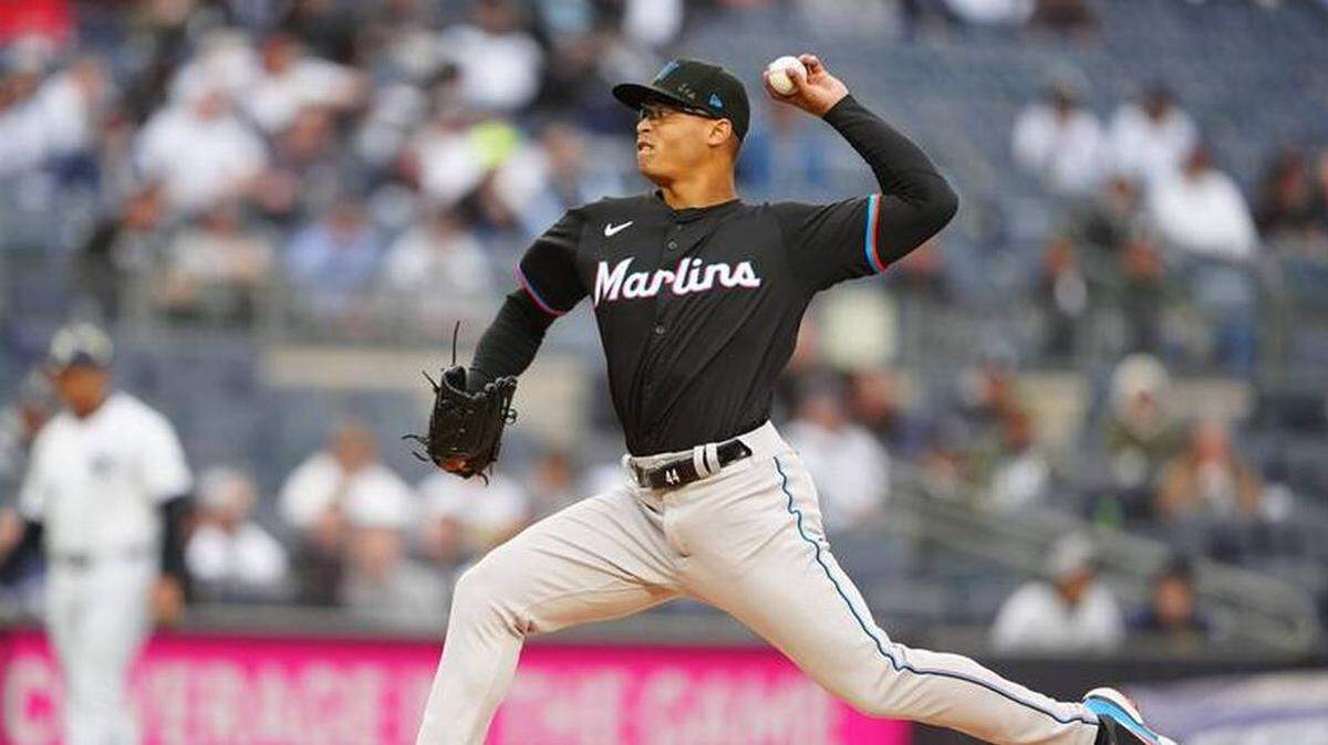 . El lanzador abridor de los Marlins Jesús Luzardo padece de una leve distensión del músculo flexor izquierdo, de acuerdo con lo informado por el equipo, mientras el seperntinero zurdo lanzaba pelotas en los jardines del loanDepot park.
