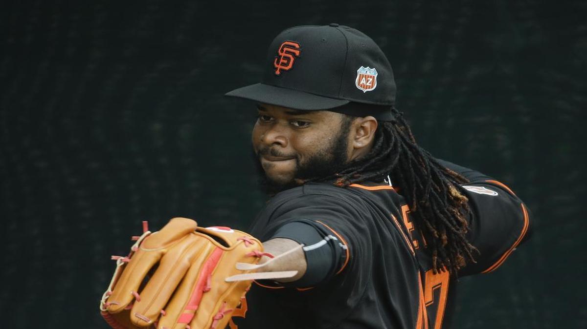 El lanzador de los Gigantes Johnny Cueto  viene de una campaña con marca de 18-5 con efectividad de 2.79 en 32 aperturas, durante su primera campaña con San Francisco.
