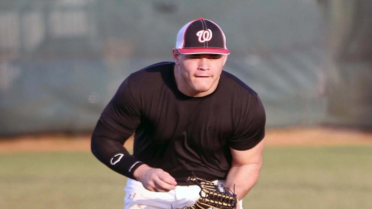 KEVIN NOVOA, del equipo Westland Wildcats, durante un entrenamiento en el Walker Park de Hialeah.
