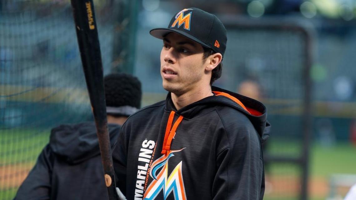 CHRISTIAN YELICH durante un entrenamiento de bateo antes de un juego contra Colorado en Denver.