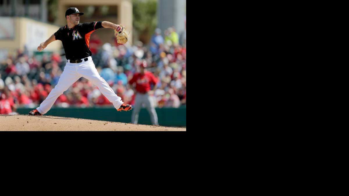 
David Phelps lanza en un partido contra los Cardenales el 5 de marzo del 2015. El derecho de los Marlins tiró tres entradas en blanco en el triunfo 4-0 ante los Nacionales, el sabado 14 de marzo.



