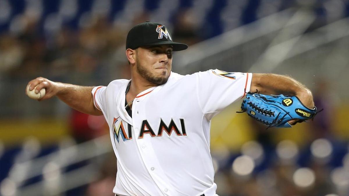 José Fernández, de los Marlins, lanza contra los Bravos, el 25 de septiembre del 2015 en el Marlins Park en Miami.