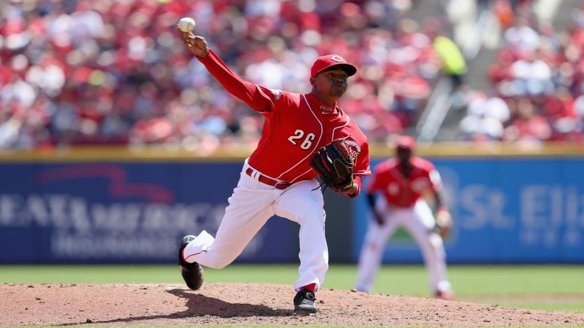 Raisel Iglesias compila foja de 1-1 con un promedio de limpias de 3.49 en cinco aperturas en esta temporada.