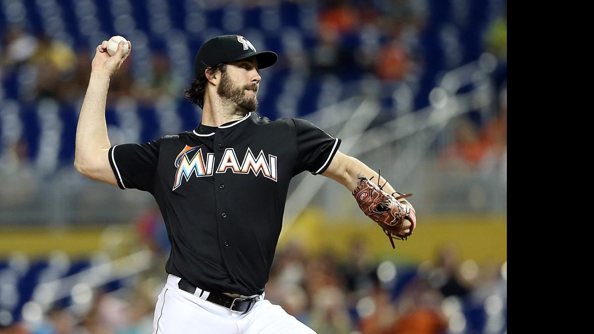 
El abridor de los Marlins Dan Haren lanza contra los Orioles, el sábado en Miami.

