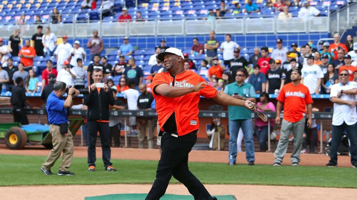 LIVAN HERNANDEZ participa en un festival de los aficionados celebrado en el Marlins Park el 20 de febrero del 2016.