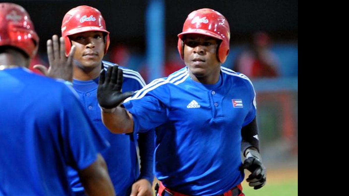 
ALEXEI BEL durante un juego de preparación en La Habana antes del III Clásico Mundial de Beisbol el 16 de octubre del 2012.
