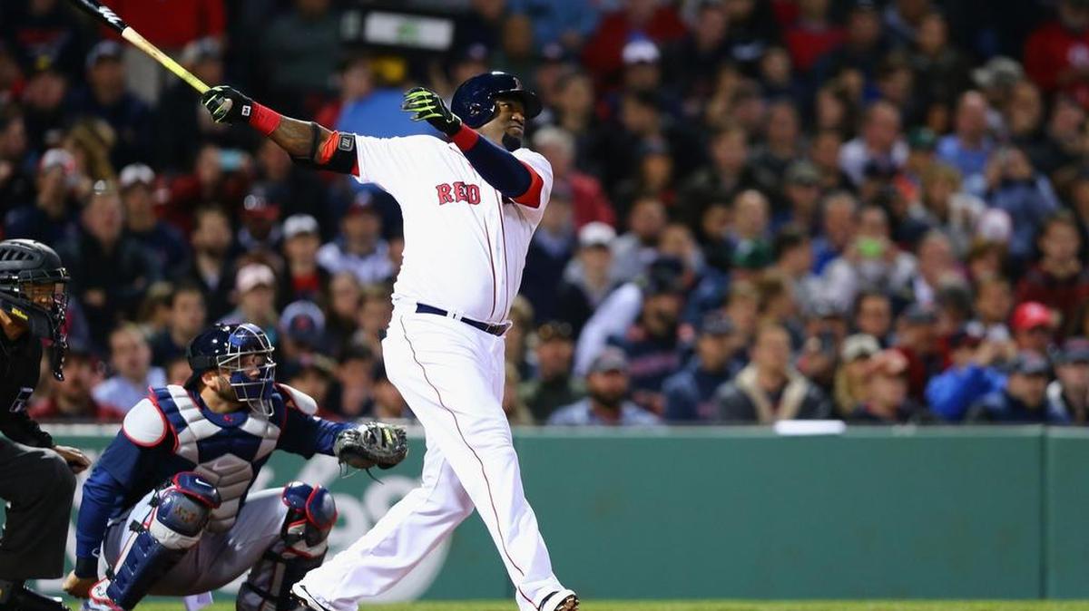 EL DOMINICANO David Ortiz conecta una de sus tres dobletes en victoria de los Medias Rojas sobre los Bravos de Atlanta, el pasado 27 de abril en Boston.