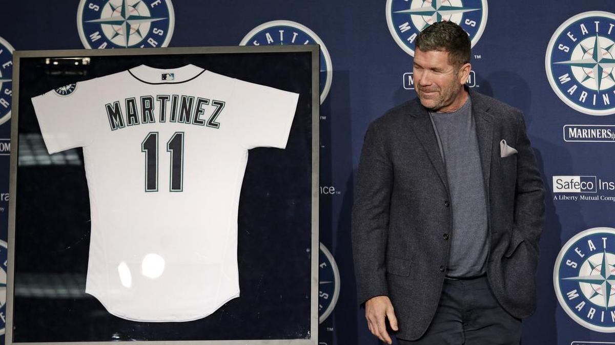 El pelotero boricua Edgar Martínez en la ceremonia del retiro de su número de los Marineros de Seattle, el 24 de enero de 2018.