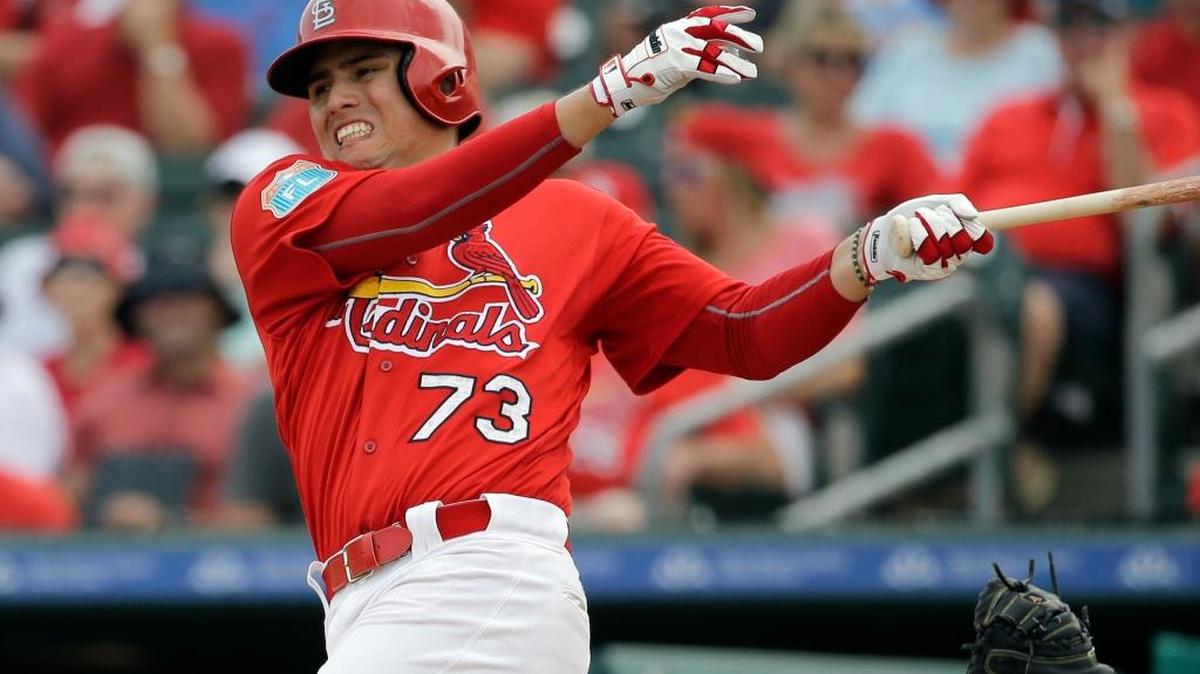 ALEDMYS DIAZ batea durante un juego de primavera de los Cardenales contra los Marlins el 3 de marzo del 2016.