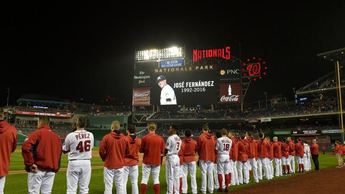 Antes del partido entre los Marlins y los Nacionales se rindió un emotivo homenaje en memoria de José Fernández, la noche del viernes 30 de septiembre del 2016, en Washington, DC.
