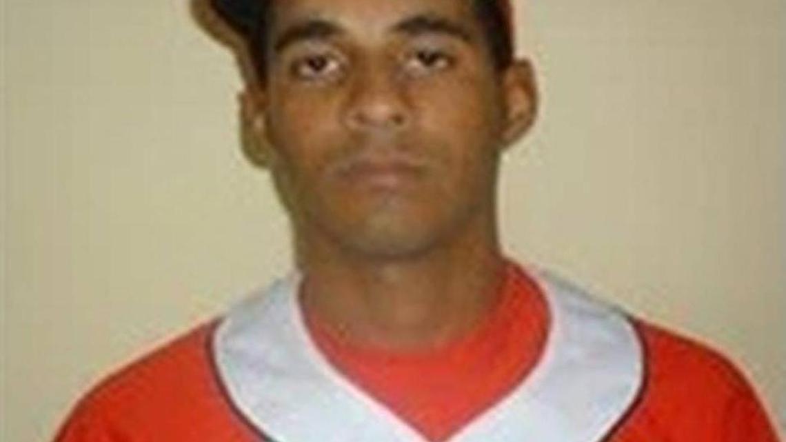 ANIBAL SIERRA jugaba en Cuba para la escuadra de Santiago.